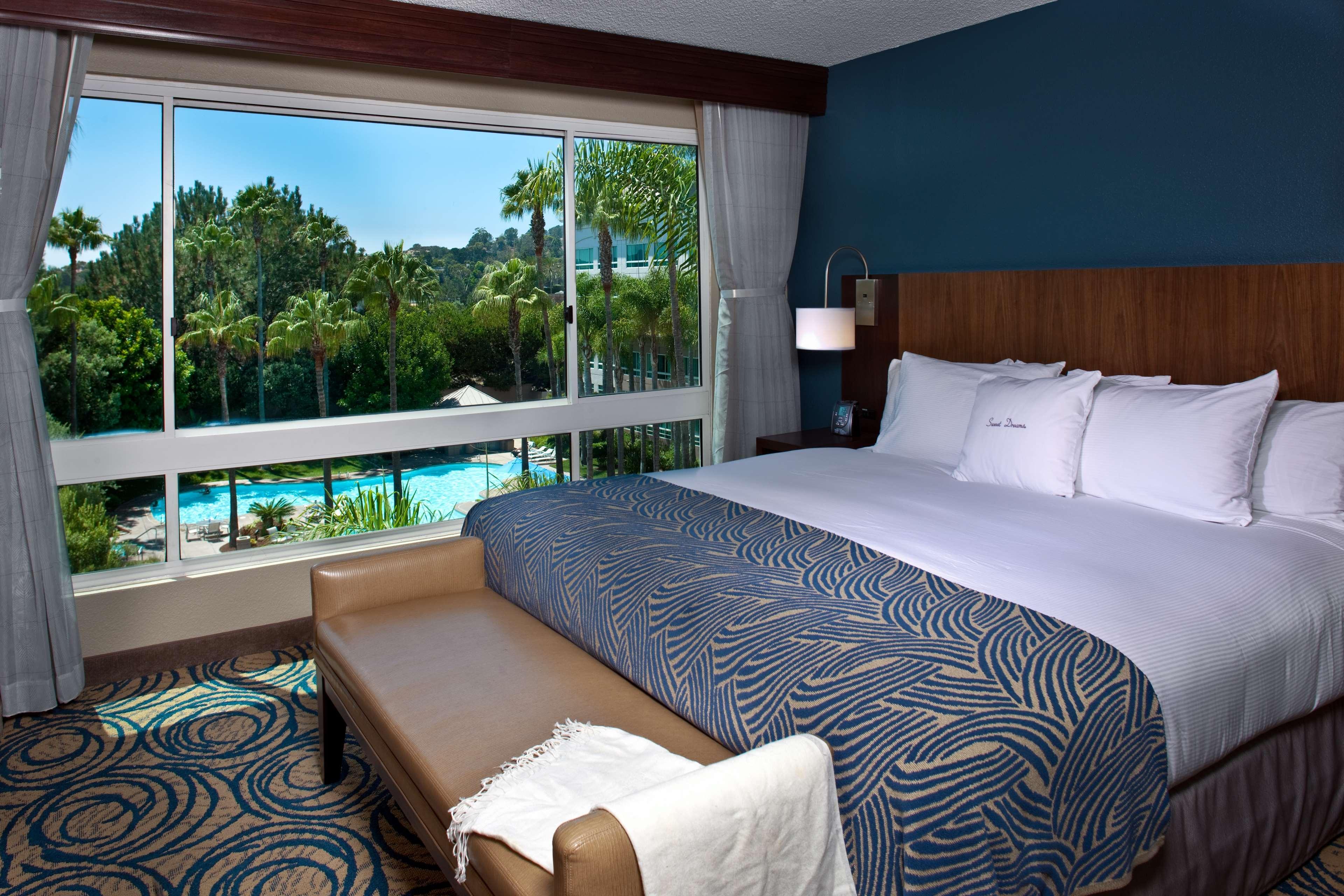 Doubletree By Hilton San Diego Del Mar Bagian luar foto