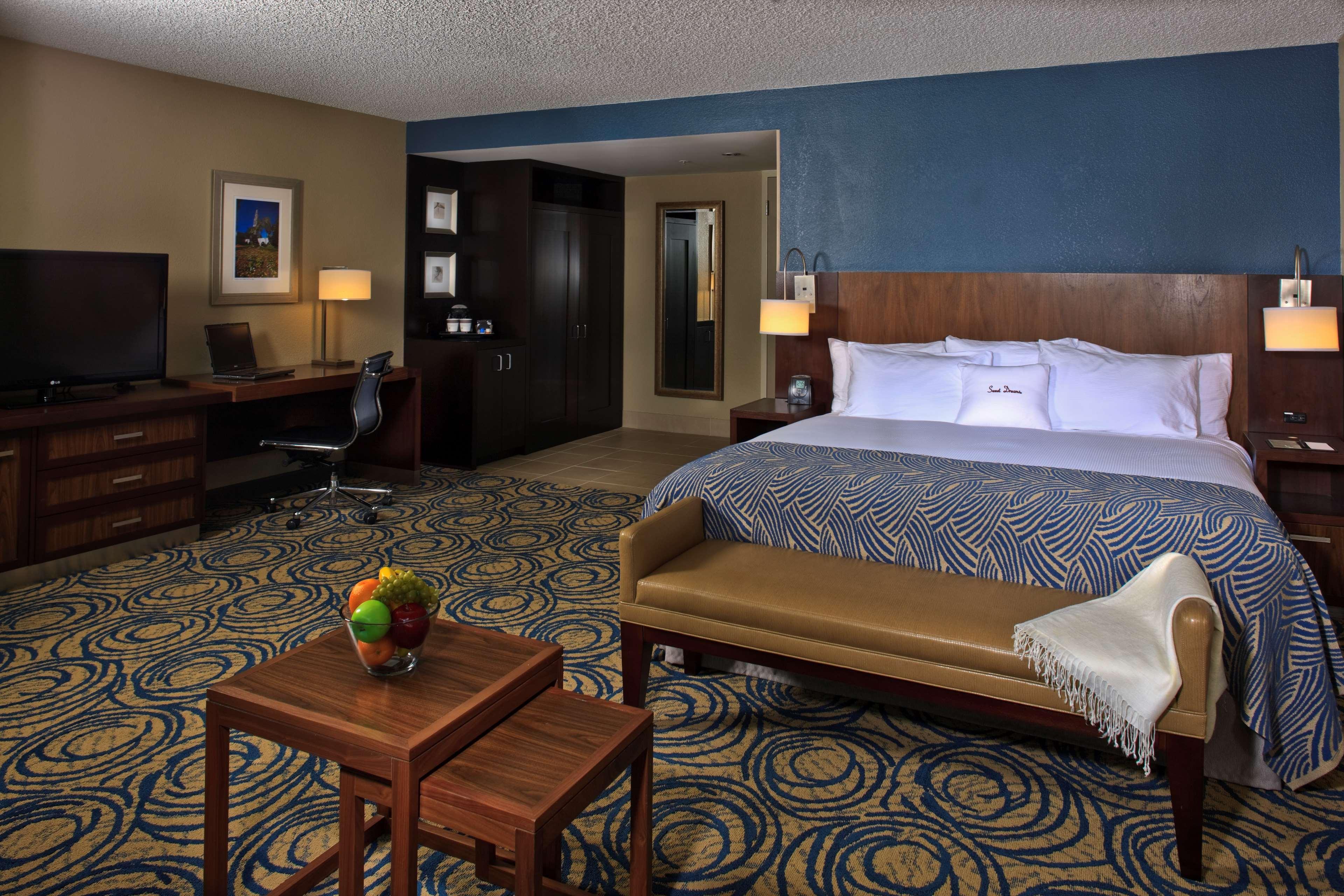 Doubletree By Hilton San Diego Del Mar Bagian luar foto