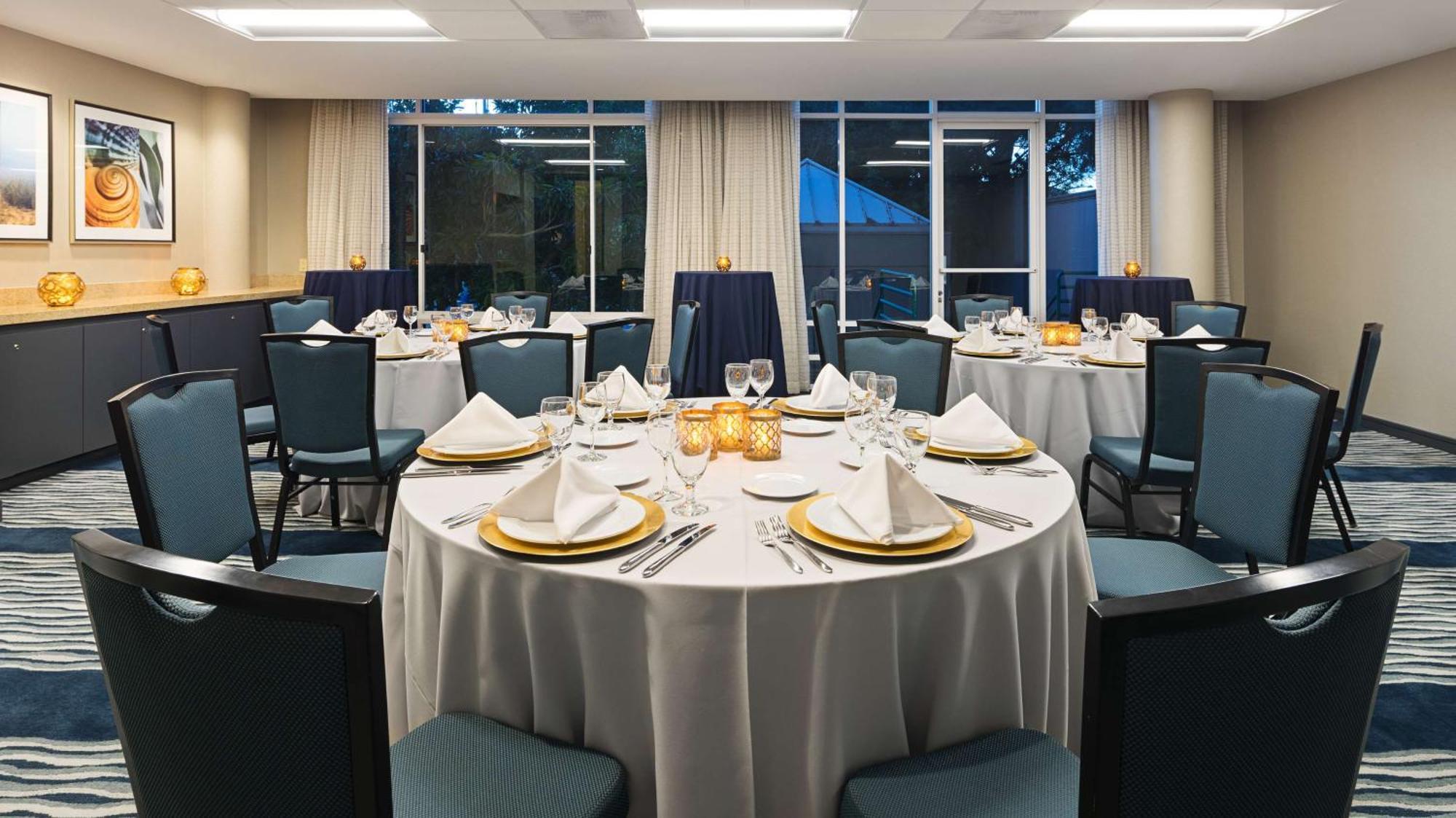 Doubletree By Hilton San Diego Del Mar Bagian luar foto