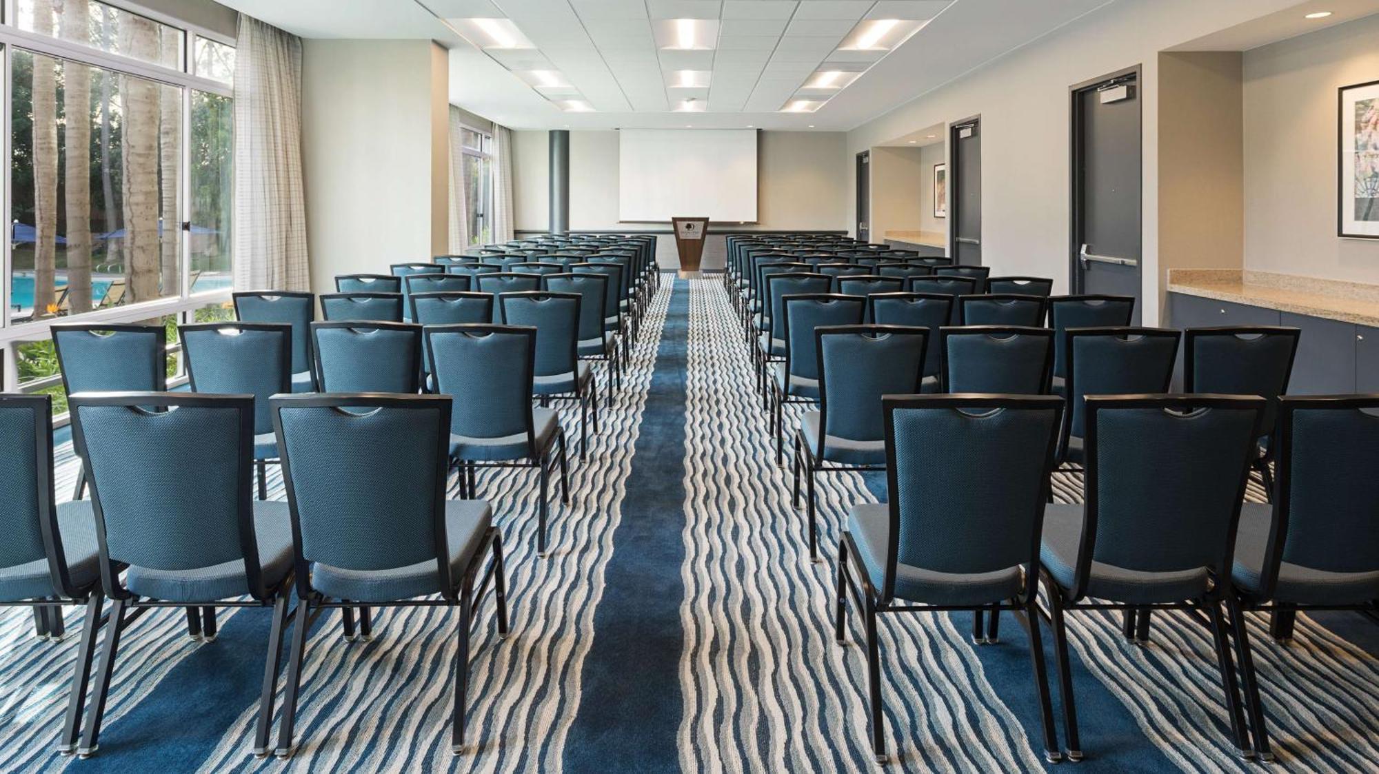 Doubletree By Hilton San Diego Del Mar Bagian luar foto