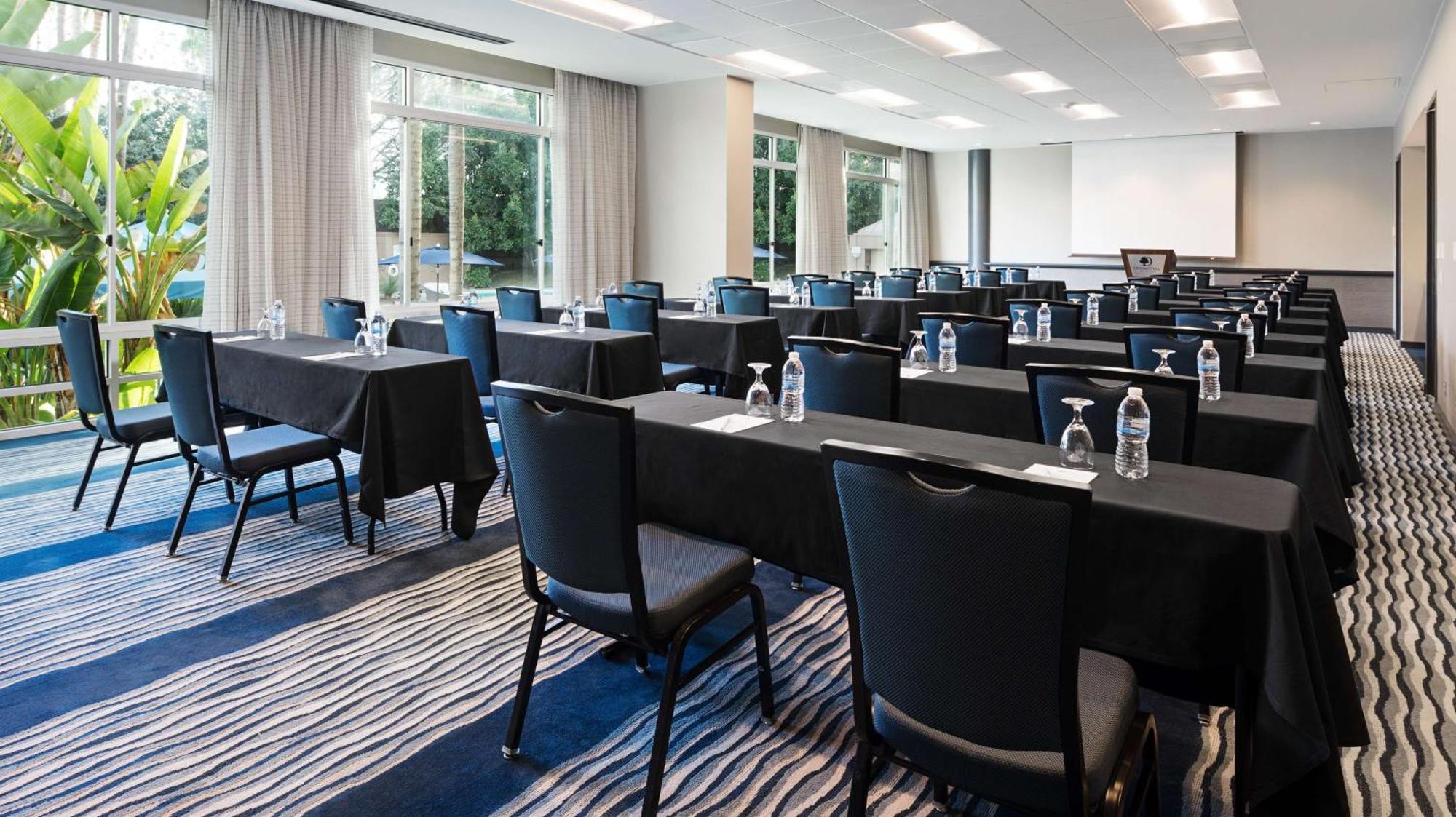 Doubletree By Hilton San Diego Del Mar Bagian luar foto
