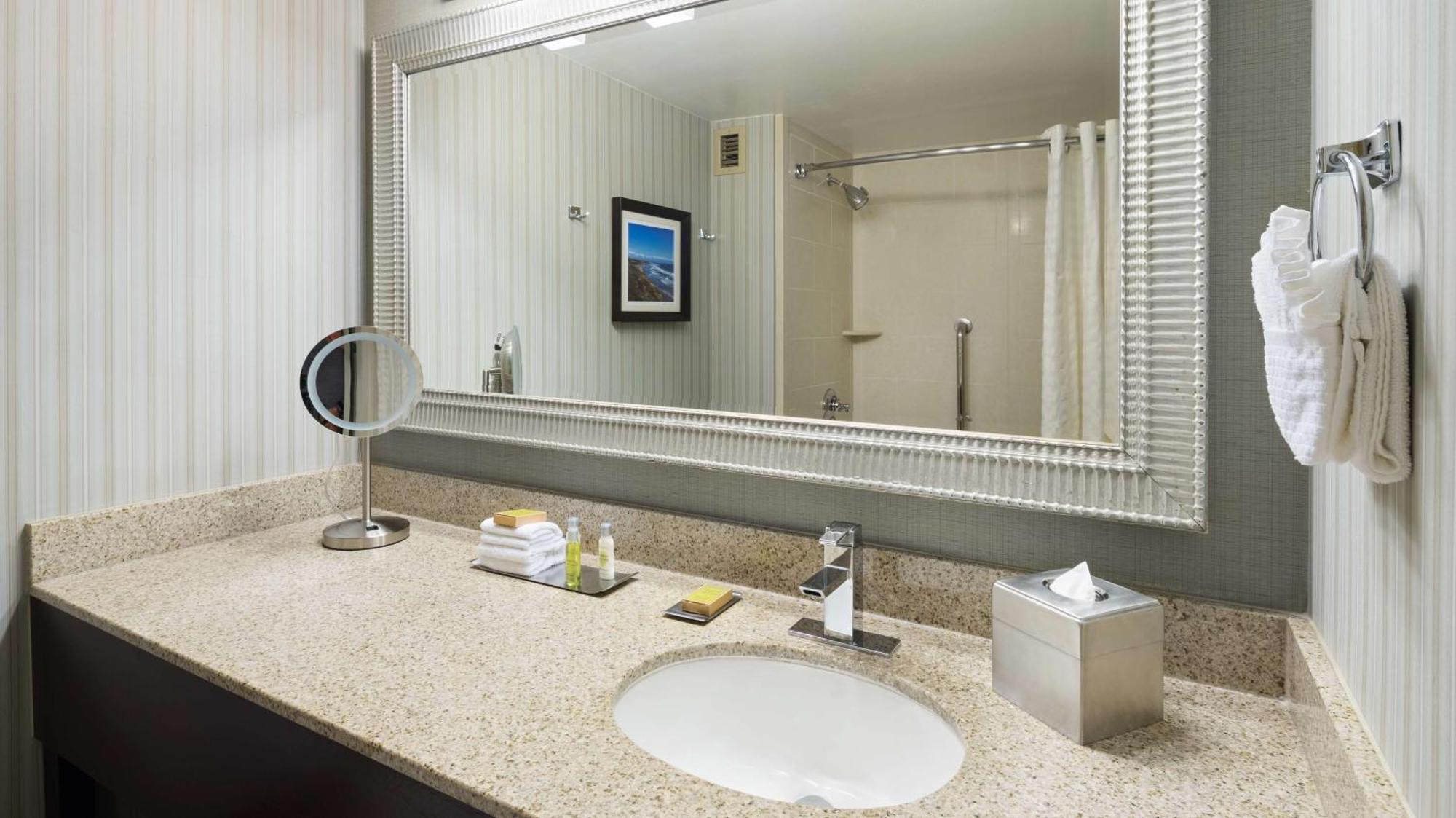Doubletree By Hilton San Diego Del Mar Bagian luar foto
