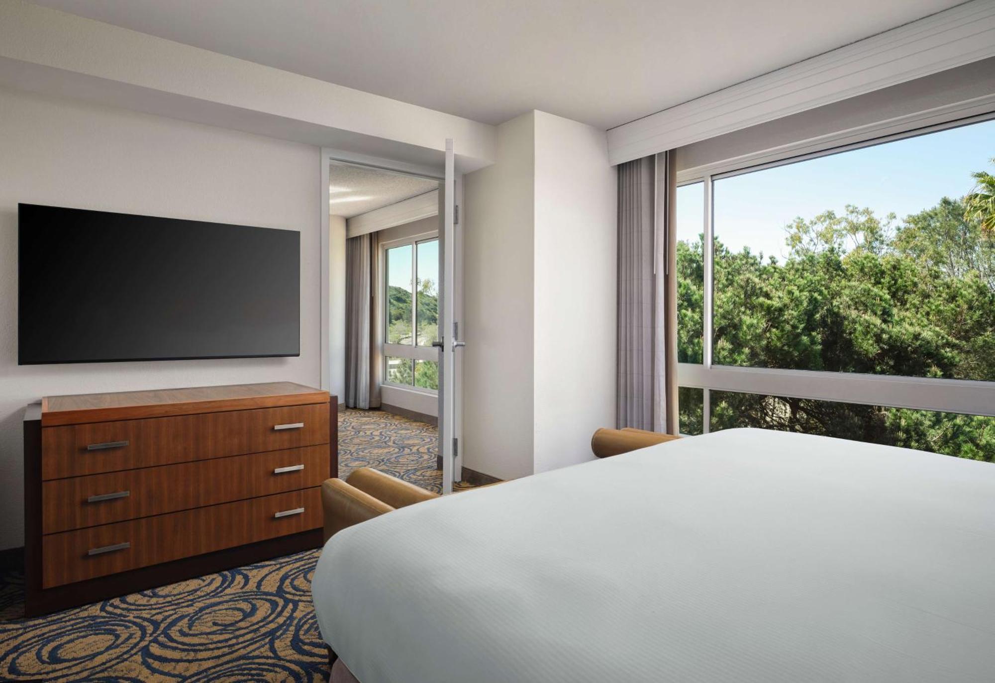 Doubletree By Hilton San Diego Del Mar Bagian luar foto