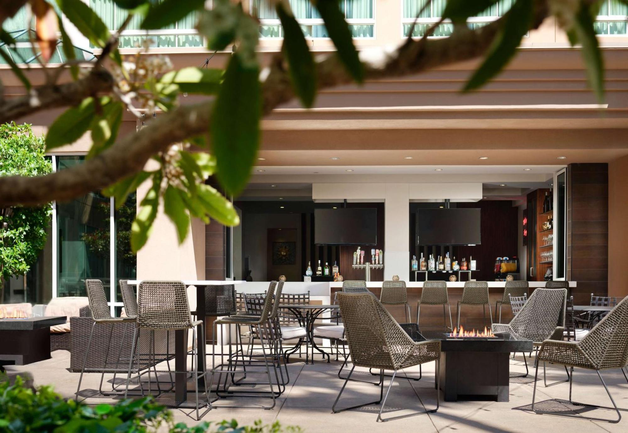 Doubletree By Hilton San Diego Del Mar Bagian luar foto