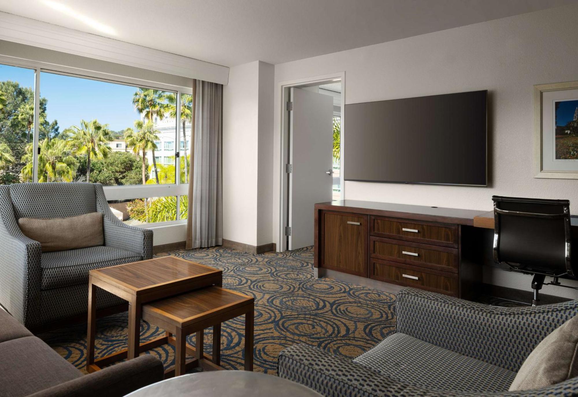 Doubletree By Hilton San Diego Del Mar Bagian luar foto